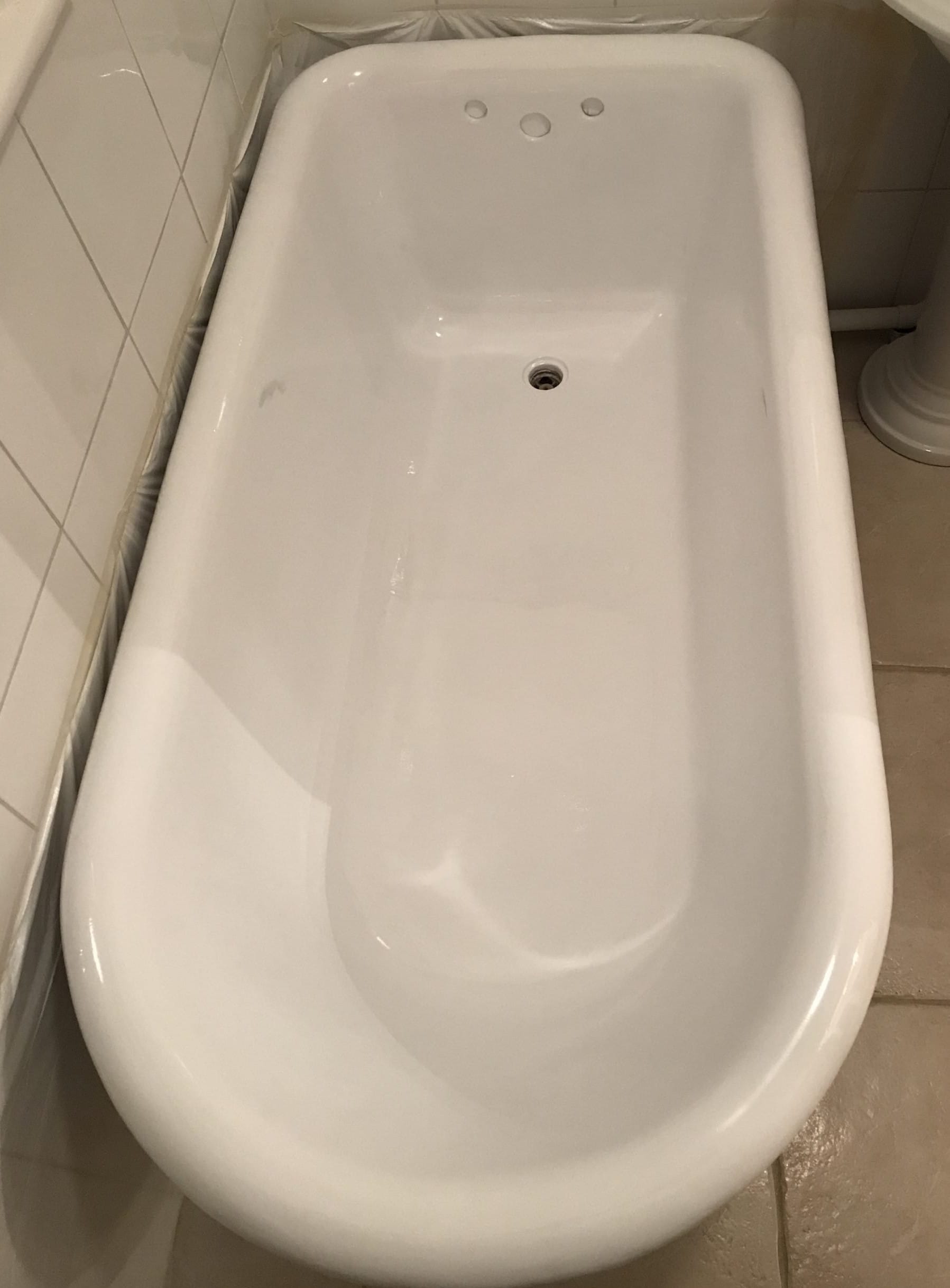 The same roll top bath after resurfacing, bright white and smooth